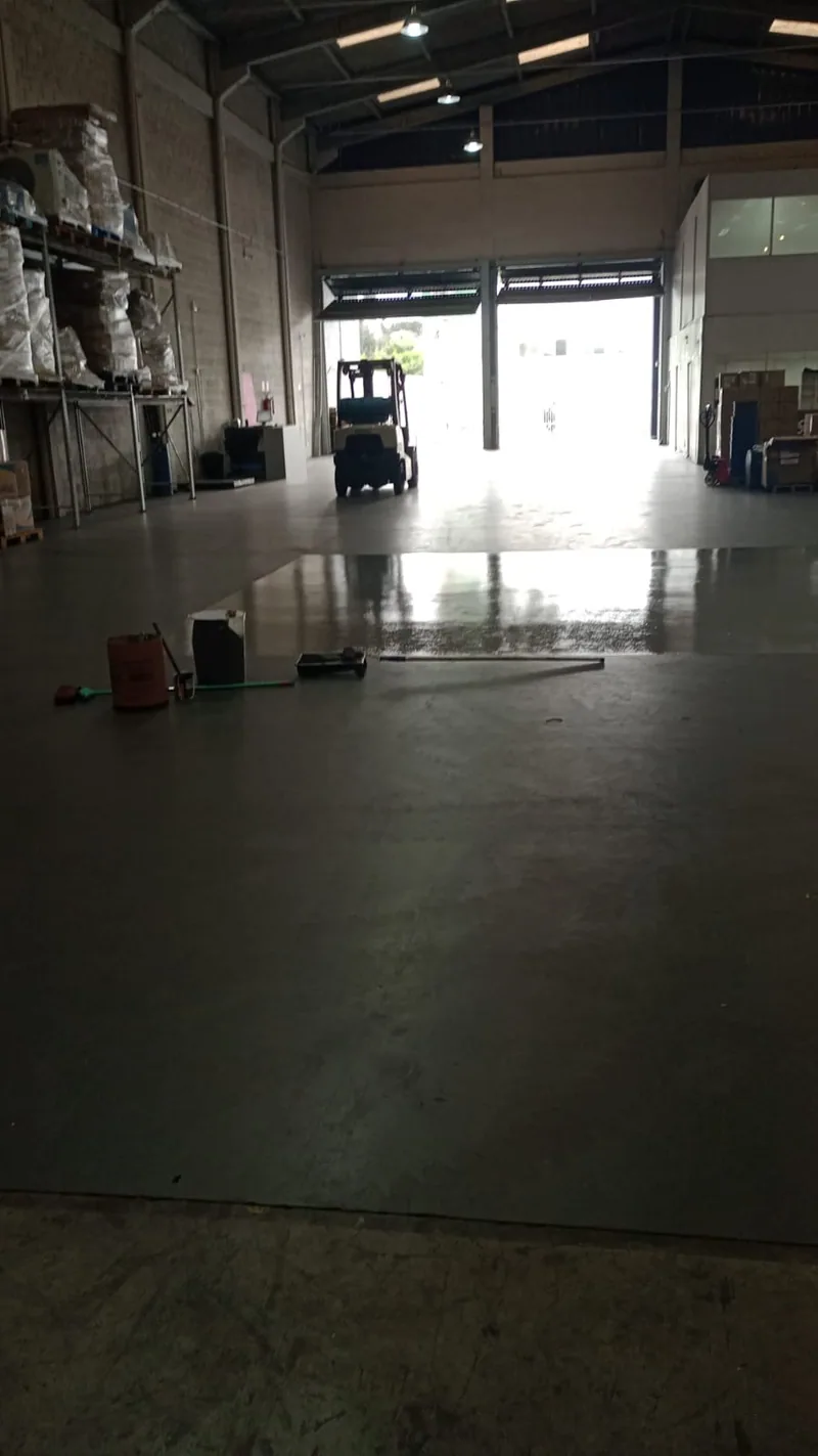 Execução de pintura em piso industrial